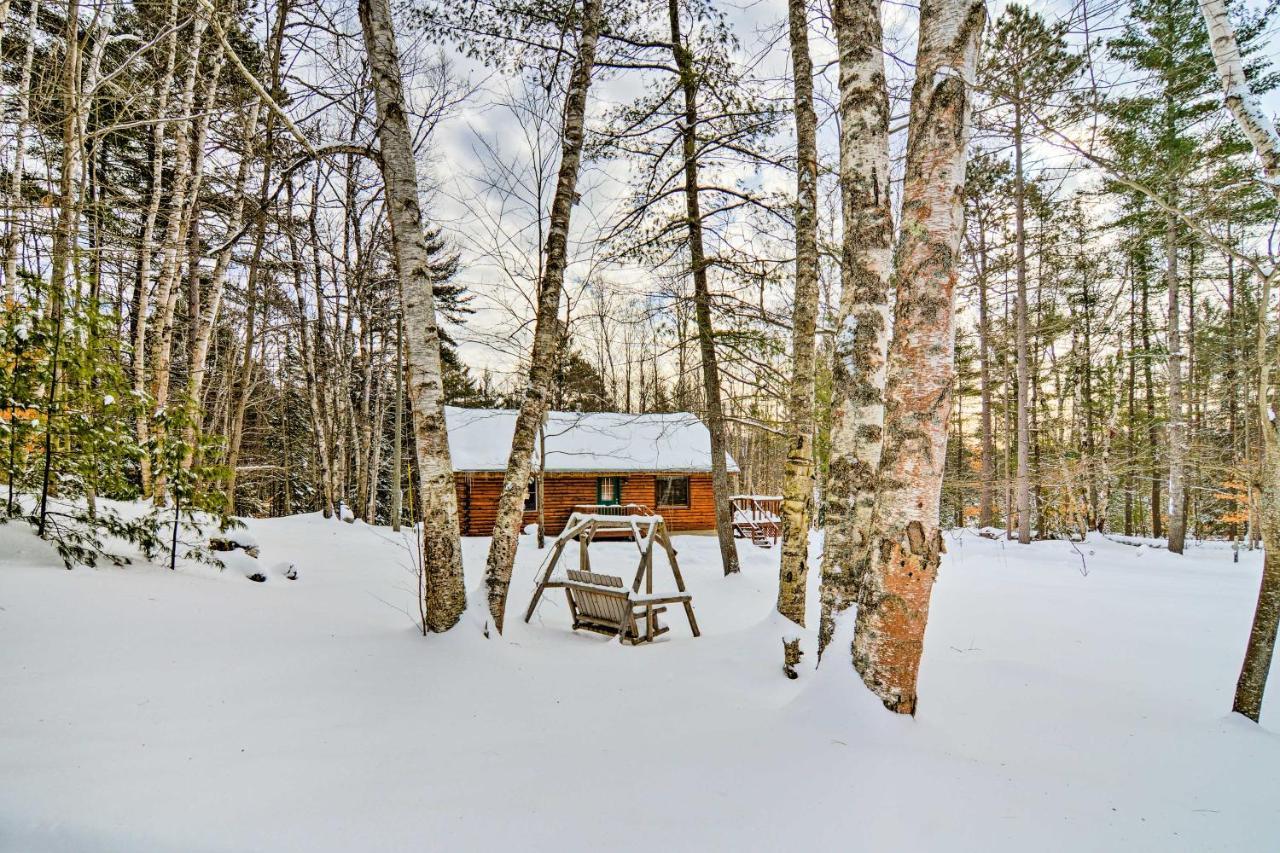 Cozy Manistique Cabin With Deck, Grill And Fire Pit! Vila Exterior foto